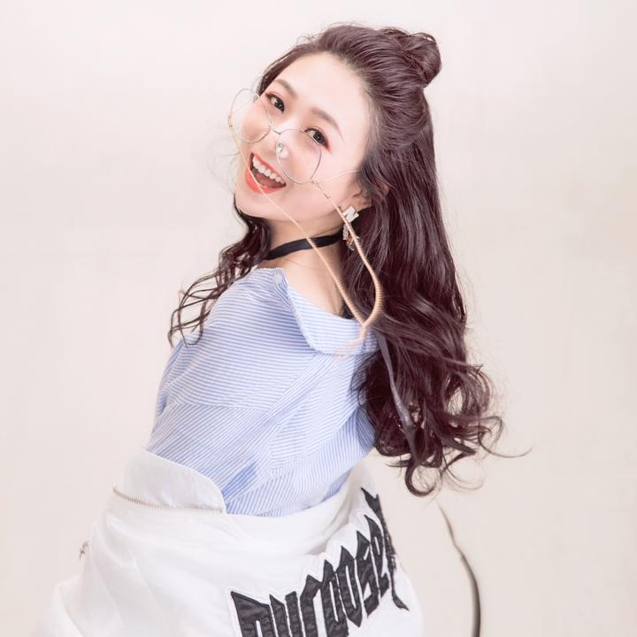 安吉丽娜柱子