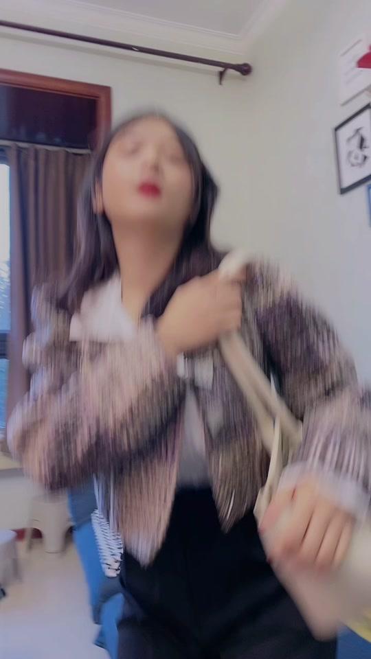 杨小萌_杨小萌个人资料_杨小萌直播间_18183kol_18183网红站