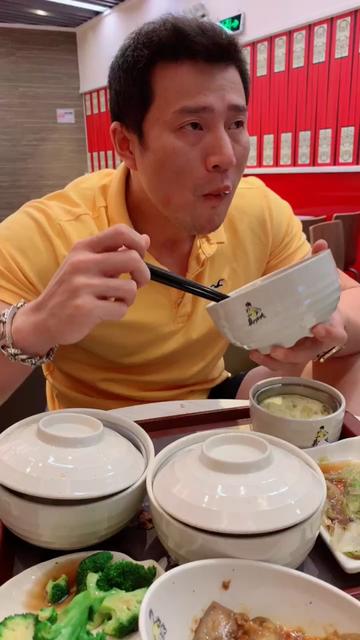 说:吃快餐能多吃几份,表哥也回来了,忍忍吧@魔兽 · 申驰ares