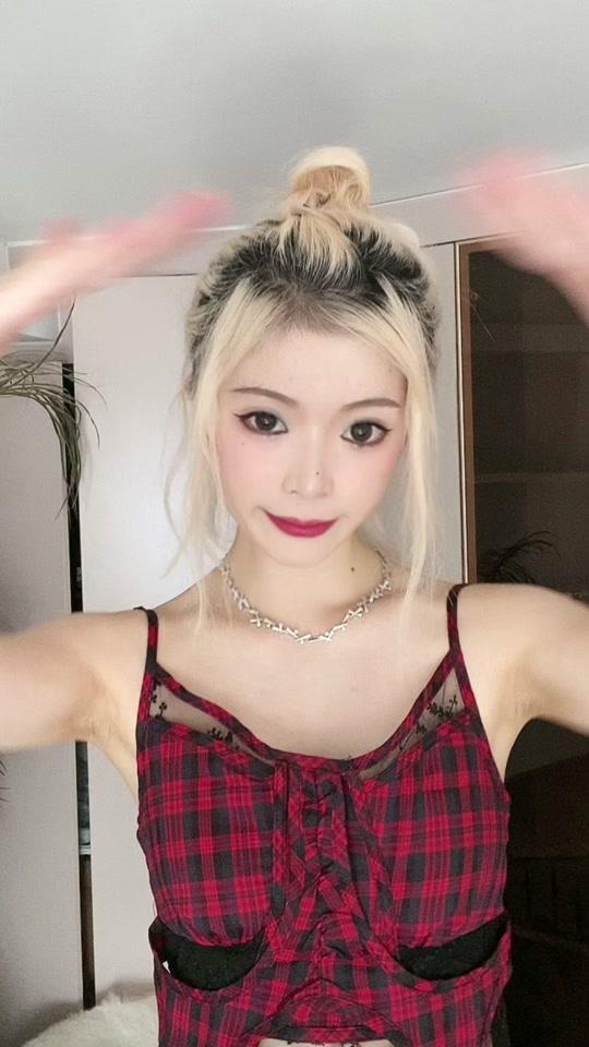 有腹肌的小婷妹_有腹肌的小婷妹个人资料_有腹肌的