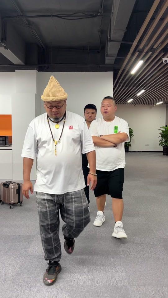 半吨舞王大侠_半吨舞王大侠个人资料_半吨舞王大侠直播间_18183kol