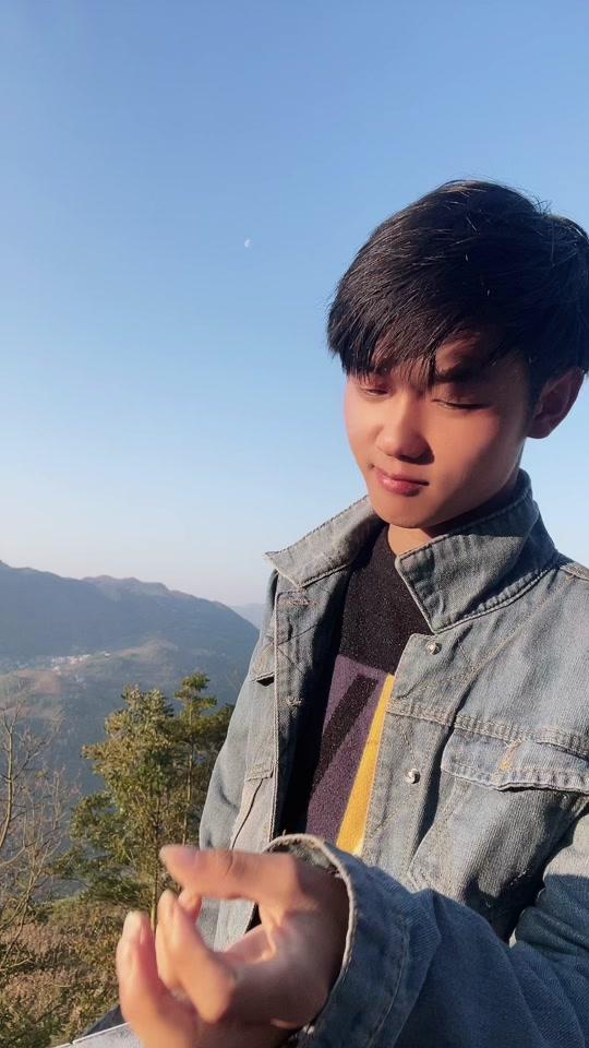 小诚诚,_@小诚诚,个人资料_@小诚诚,直播间_18183kol_18183网赫站