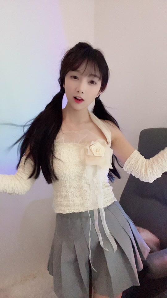 小阿妍93_小阿妍93个人资料_小阿妍93直播间