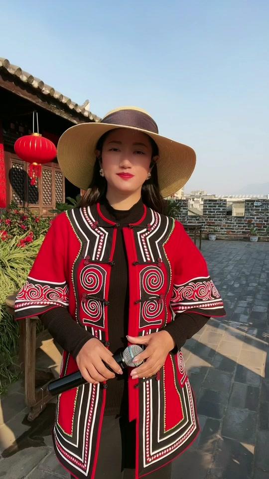 彝族歌手曲木阿依