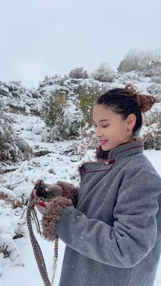 青海藏语主持人拉姆图片