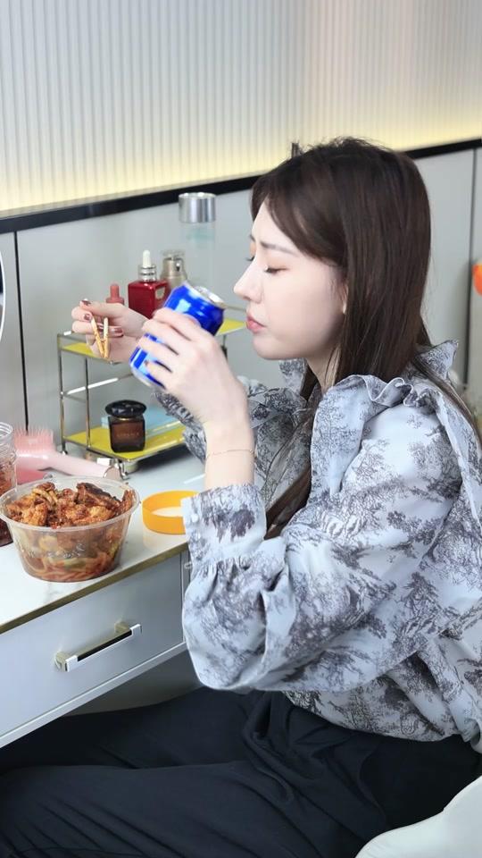 hello小七_hello小七个人资料_hello小七直播间_18183kol_18183网红站