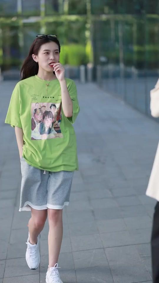 0w61视频详情#预定下半年快乐 王佳萱:一首《野子》带给大家~#沙雕