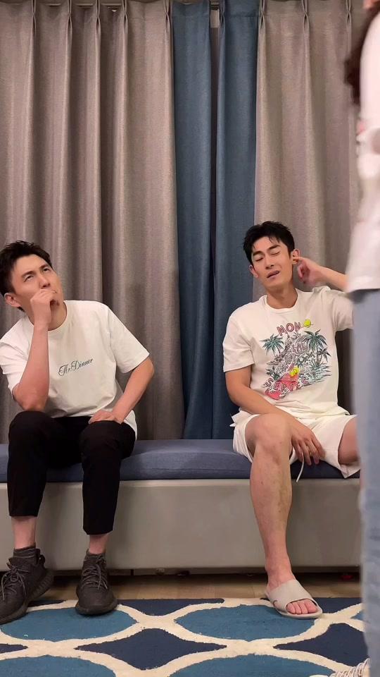 4w视频概览简介:广弘 主持人  演员 01:广弘hannah 大号:【上线了