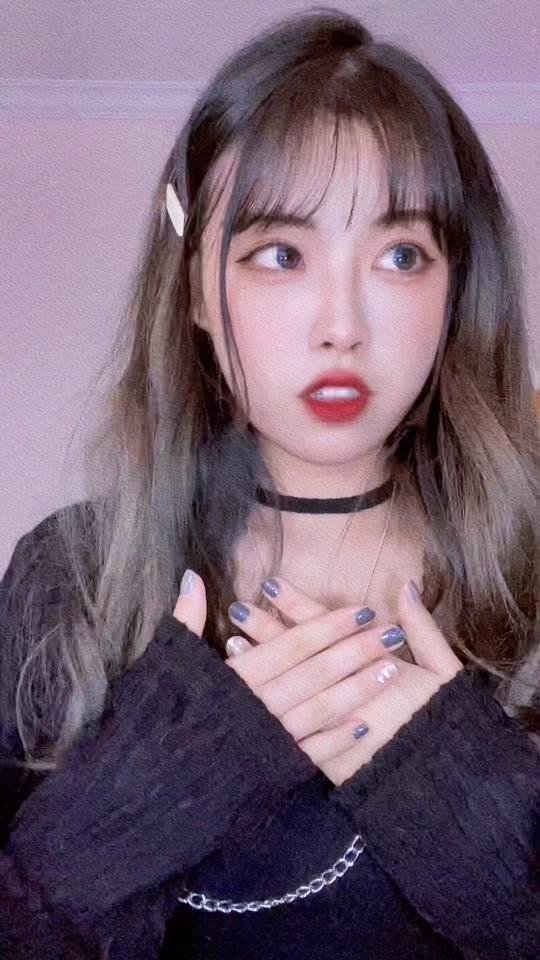 甜甜的手势舞 #肉脸 这个特效就是怎么拍怎么好看捏视频时长:12秒