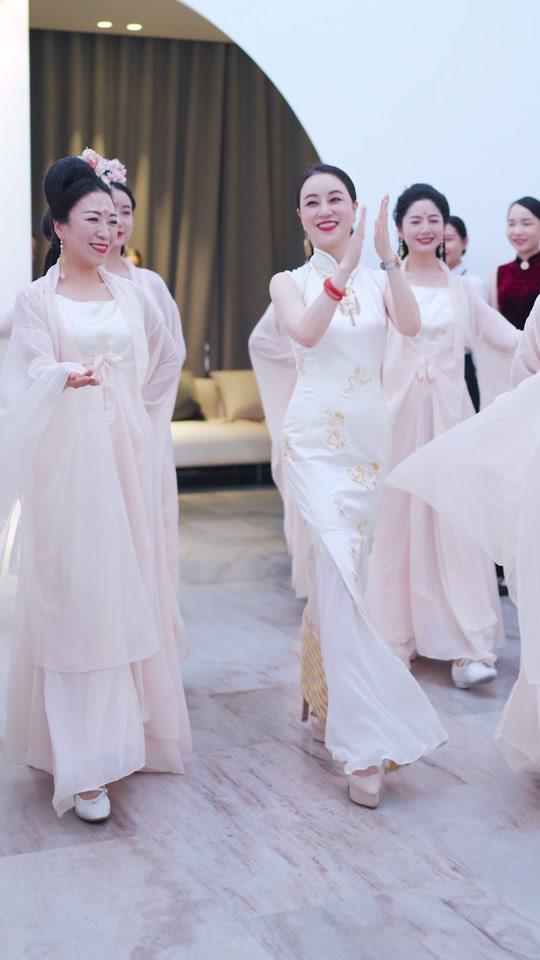 毛宇琳形体礼仪_毛宇琳形体礼仪个人资料_毛宇琳形体礼仪直播间_18183