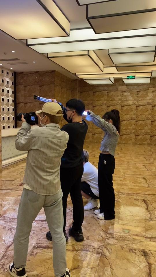 我叫abbily(艾比) @临界十缨 #路人视角 #一分钟恋人手势舞视频时长