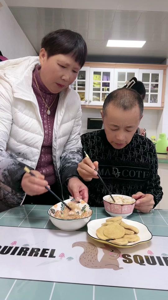 韩饭饭今天中午12点直播