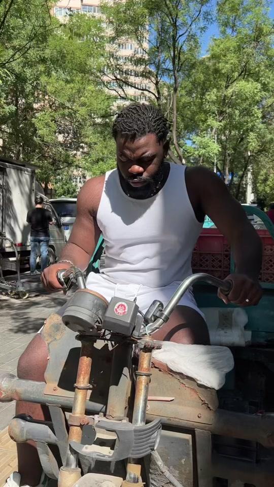 当老外遇到麻团 #老外 #搞笑视频时长:31秒2022/09/15 10:09:133.4w0.