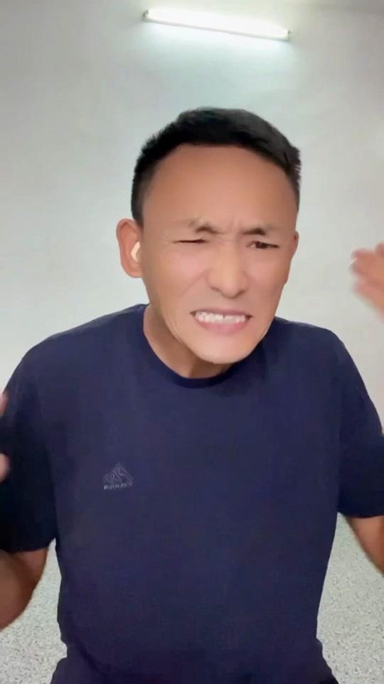 搞笑#幽默搞笑 #创作人计划 #抖音小助手 @爆笑三江锅 @九红哥