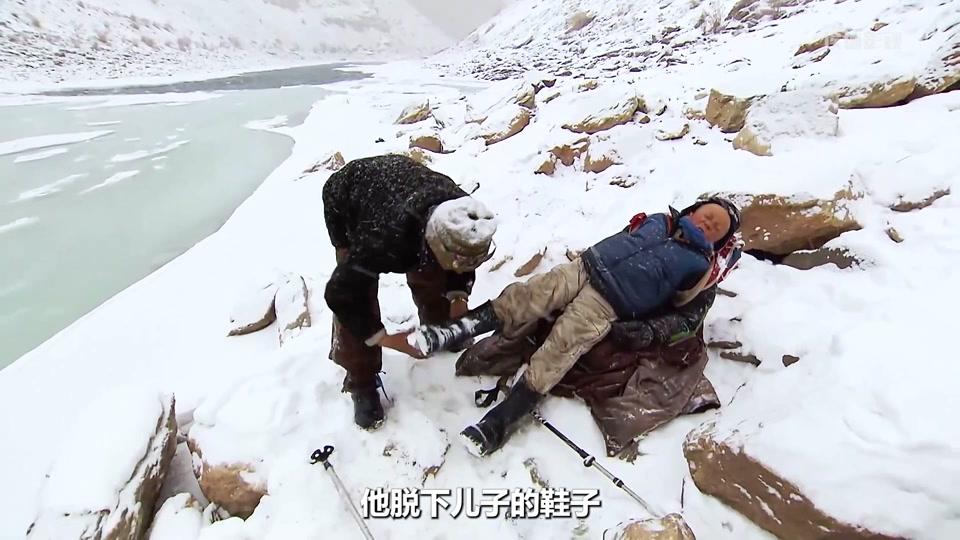 0w27视频详情 1/3> 国外硬核变形计,将小孩送进监狱改造 #真人秀