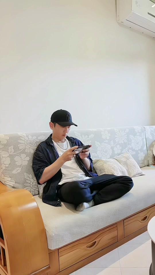 沈佳昕_沈佳昕个人资料_沈佳昕直播间_18183kol_18183网红站