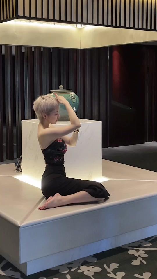 董娃娃_董娃娃个人资料_董娃娃直播间_18183kol_18183网红站