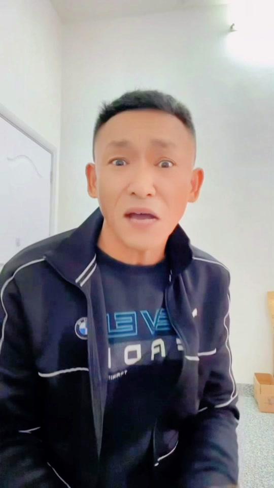 搞笑#幽默搞笑 #创作人计划 #抖音小助手 @爆笑三江锅 @九红哥