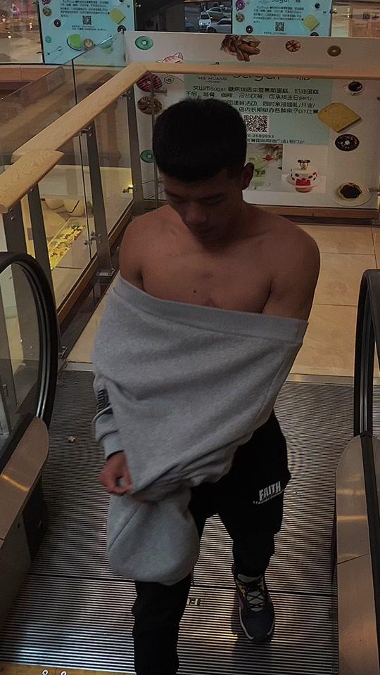 十块腹肌小航