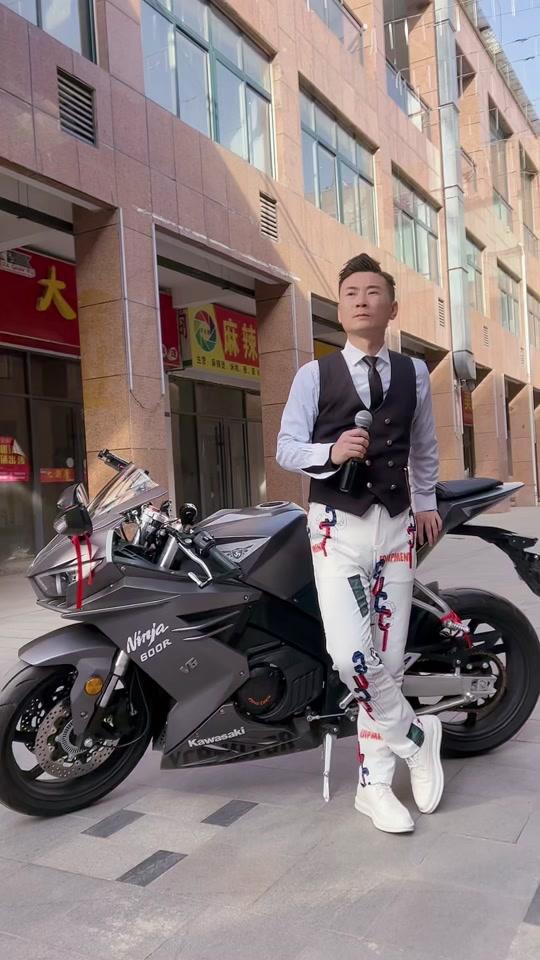 阿龙(户外唱歌)_阿龙(户外唱歌)个人资料_阿龙(户外唱歌)直播间_18183