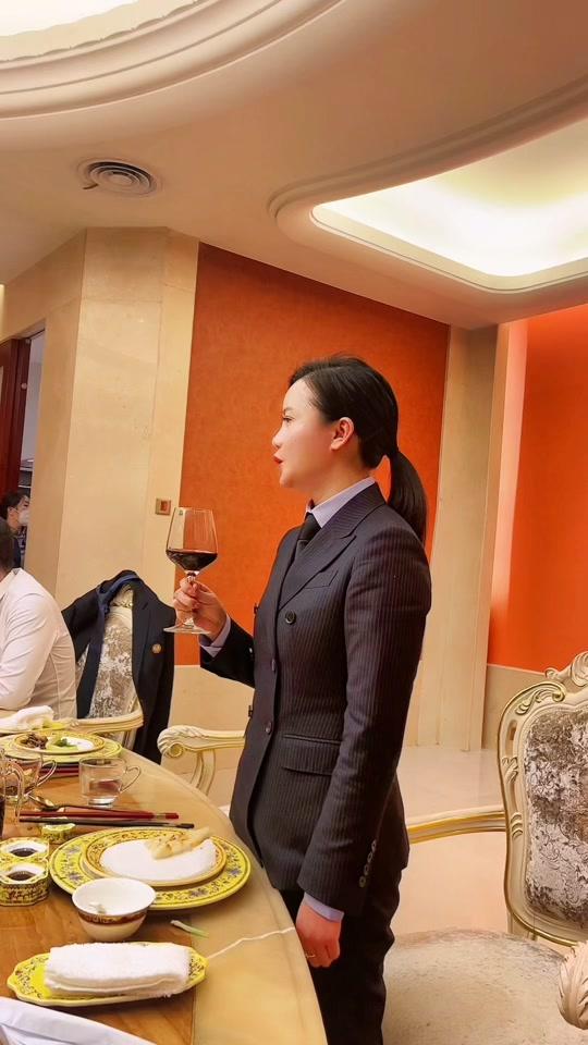 王菊白金汉爵