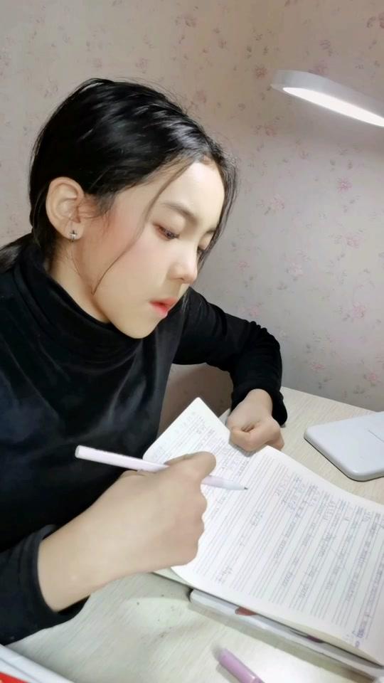 张曼妮