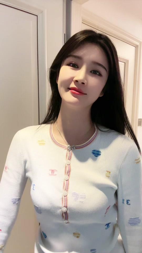 小凡c_小凡c个人资料_小凡c直播间_18183kol_18183网红站