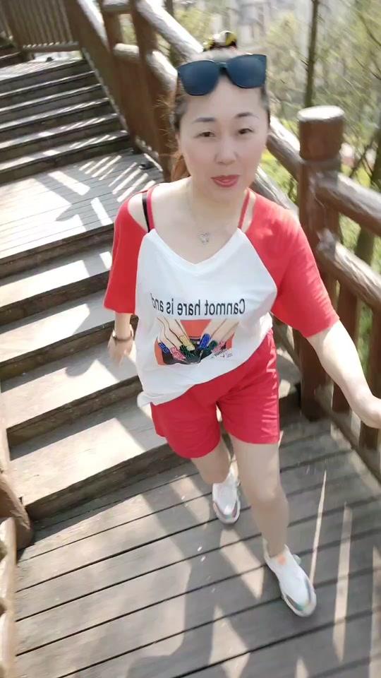 重庆小丽_重庆小丽个人资料_重庆小丽直播间_18183kol_18183网红站