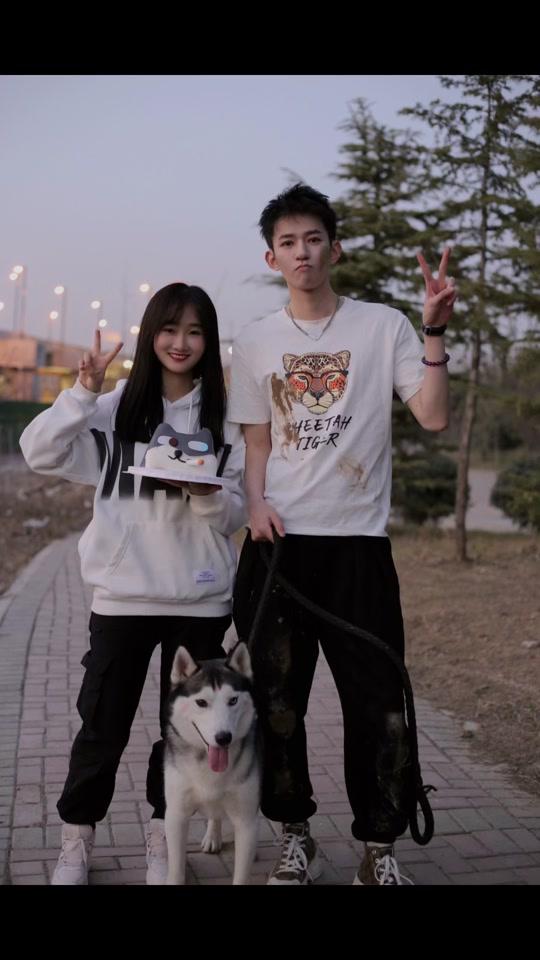 1w114视频详情没带哈士猪,我来换回形象啦#滑雪变装挑战 @妮可小姐姐