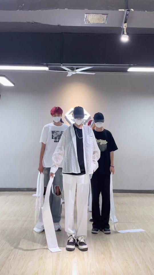 039686615月16615团播_王铮铭.