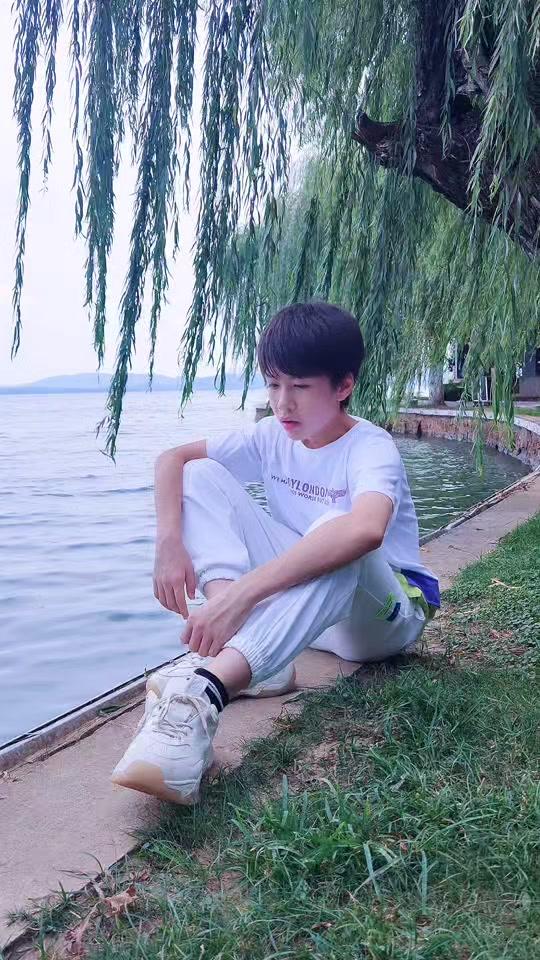 你的男孩 #少年诺 @钮裔诺视频时长:32秒2021/09/18 21:09:100