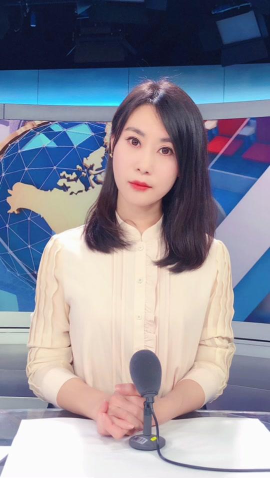 民间美女主持人图片