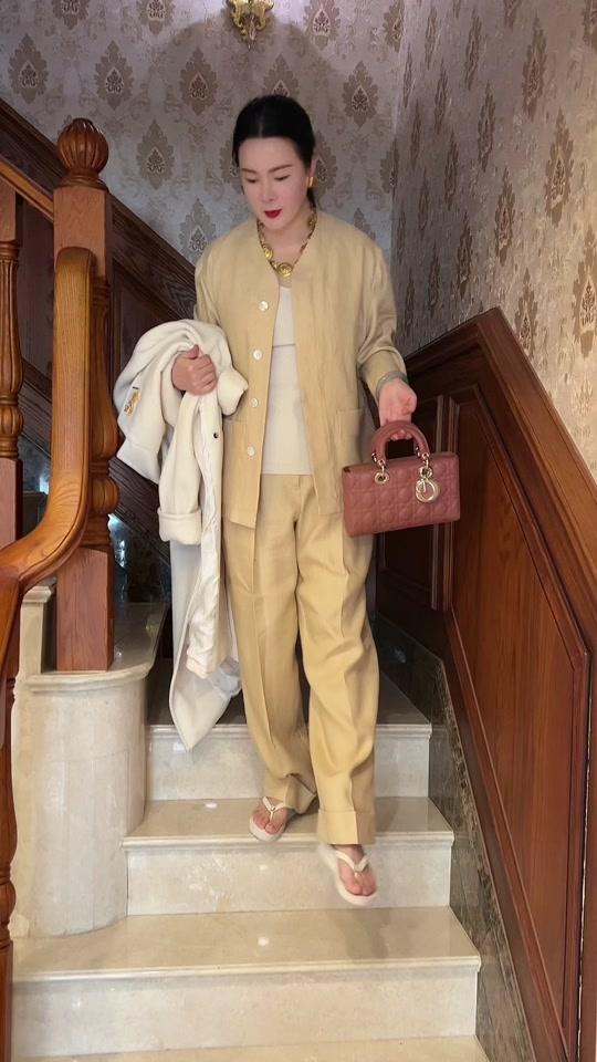 万般微颜创始人每天下午一点直播