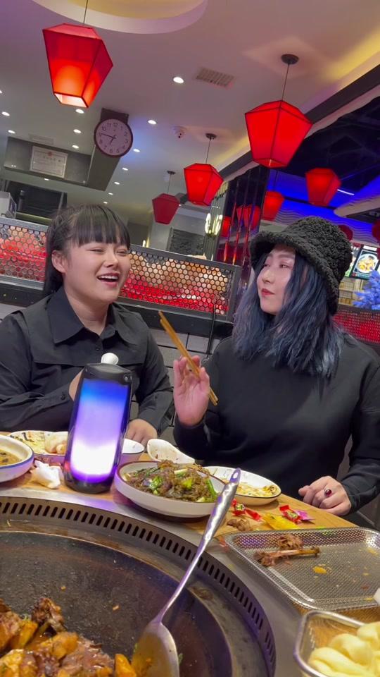 1w894视频详情可以追求～不认输～  #高跷妹 @胡胖