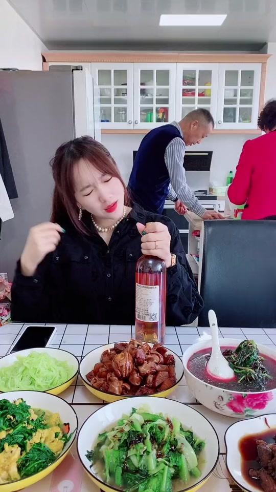 韩饭饭今天中午12点直播