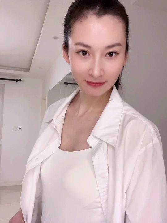 女演员杨亚图片