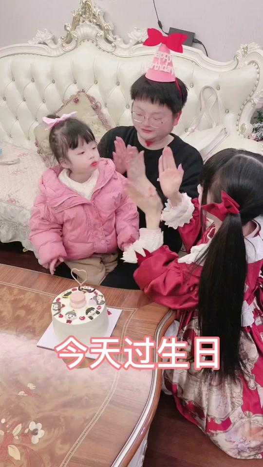 豆花花硬要拉着我跳舞…我们抖得有多参差#抖抖舞挑战 #抖音超品日#抖