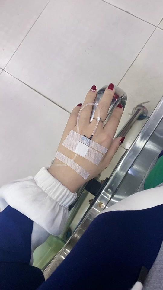 护士,能不能帮我换一瓶百威呀!