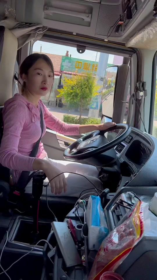 卡车女司机97慧儿(皮皮慧)_卡车女司机97慧儿(皮皮慧)个人资料