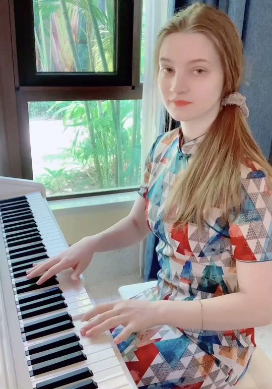 阿丽娜和本本的生活号