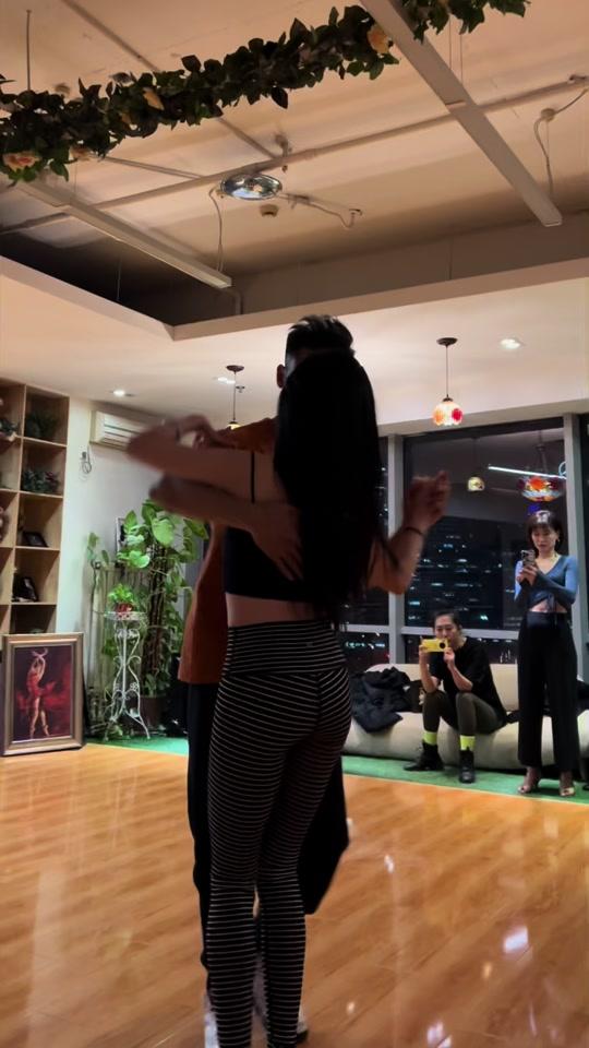 喜欢跳舞的cici_喜欢跳舞的cici个人资料_喜欢跳舞的cici直播间_18183