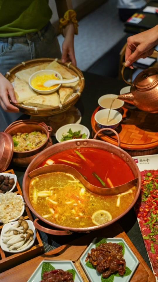 巡山令酸汤牛肉火锅