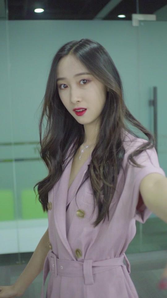 雪碧驾到: 雪碧低调来公司却被人刁难…#女友 #情侣